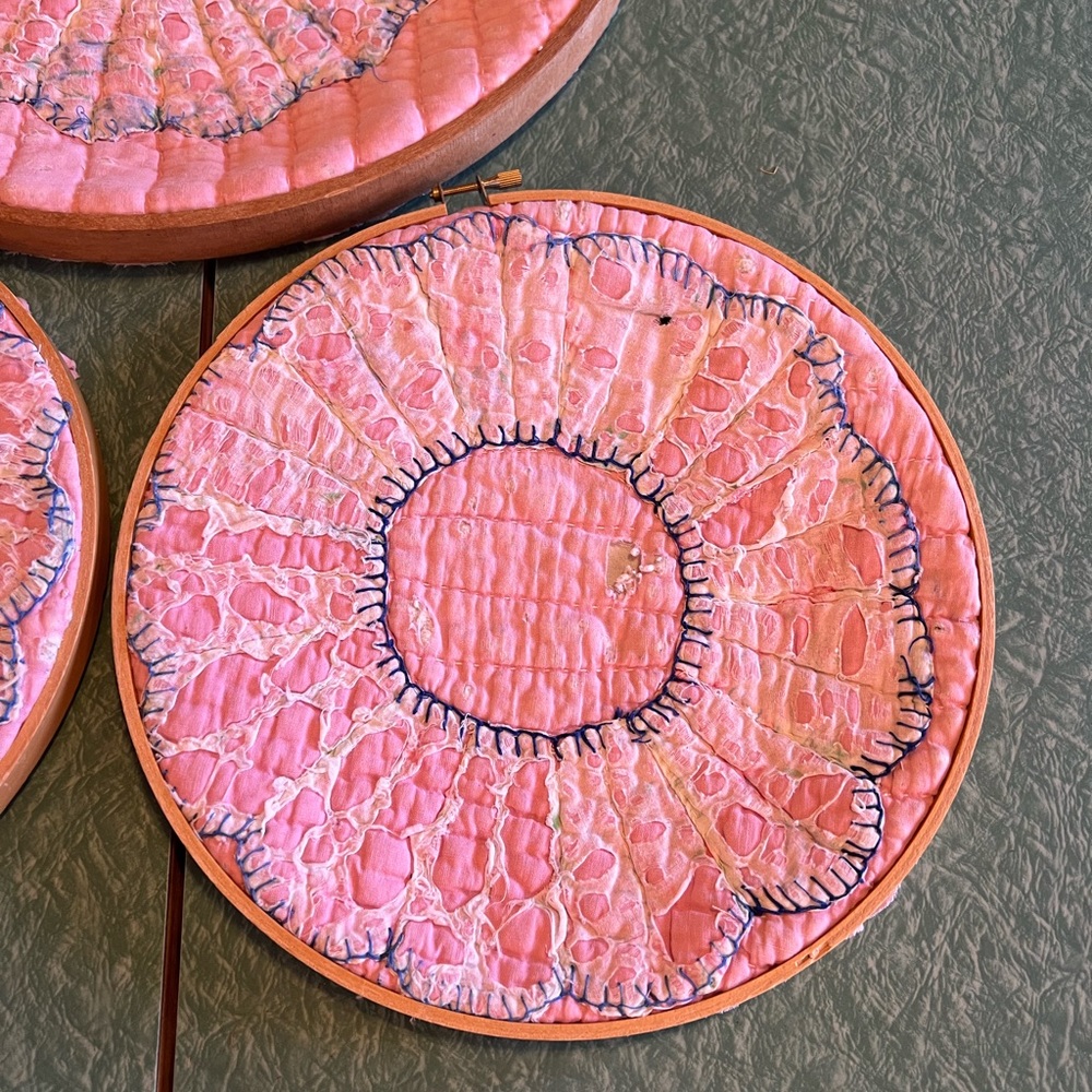 Vintage quilted decor wall decor pink cottage core - Picture 4 of 6